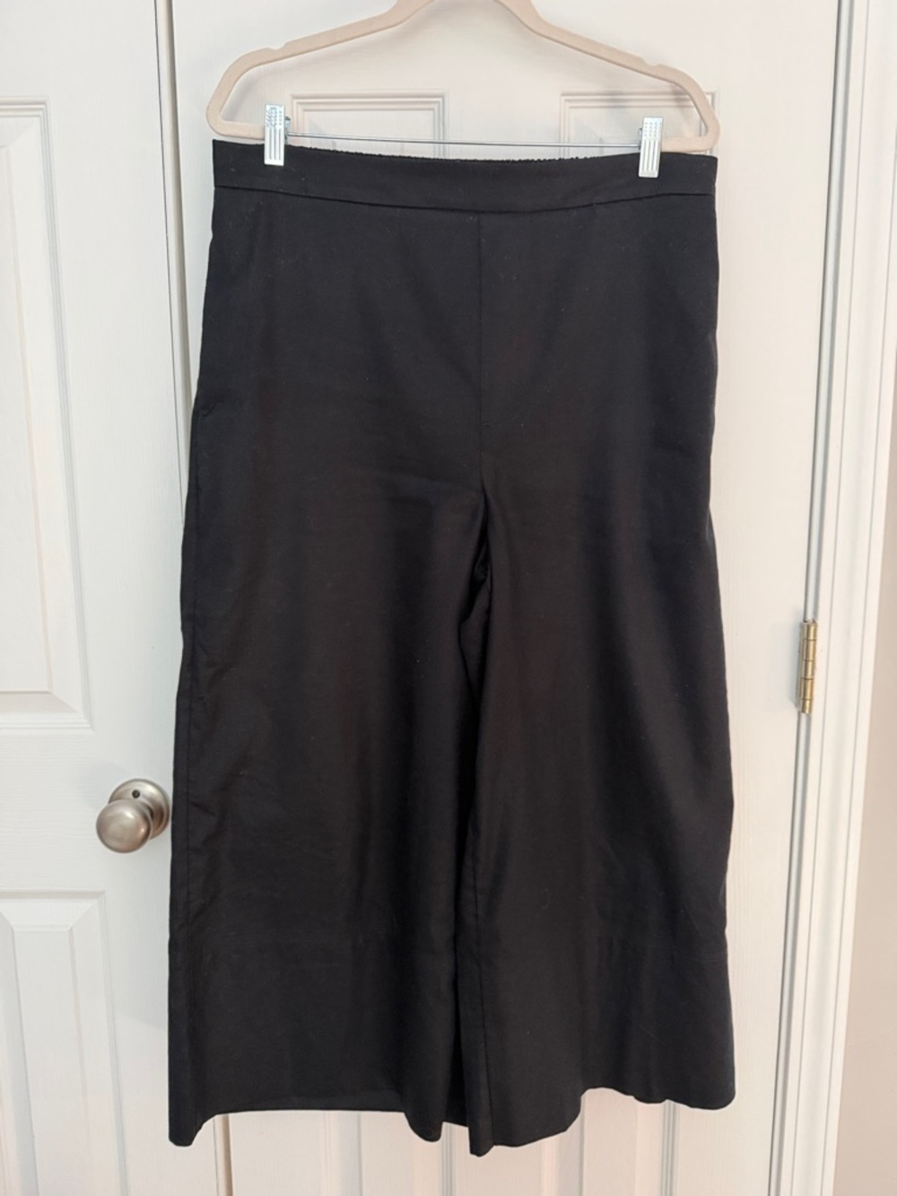 Black Wide-Leg Cropped Pants